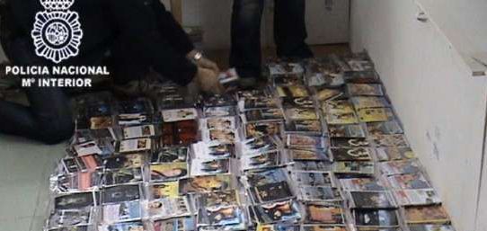 CD y DVD falsificados e incautados por la Policía..jpg