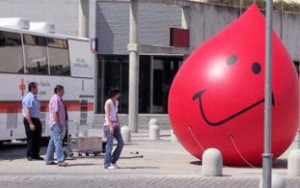 Algunos sospechan que la sangre se usa para llenar gotas gigantes de plástico..jpg