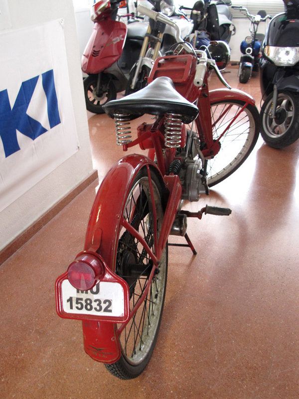 Moto Guzzi 65 cc 2.jpg